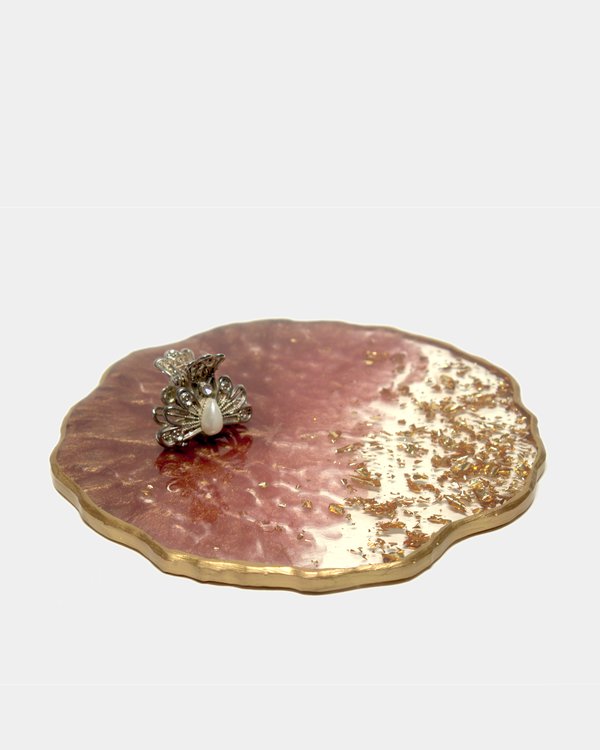 Stand made of epoxy resin "Golden Sand" with a clip on it