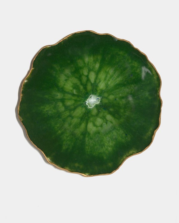 The backside of the epoxy resin stand "Emerald Chrysanthemum"