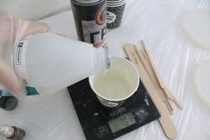 Weighing resin on a kitchen scale