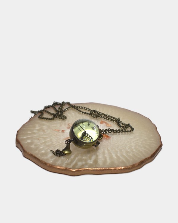 Stand Mother-of-pearl sand with clock