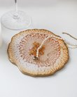 Подстаканник из эпоксидной смолы Брызги шампанского - вид под углом с украшением